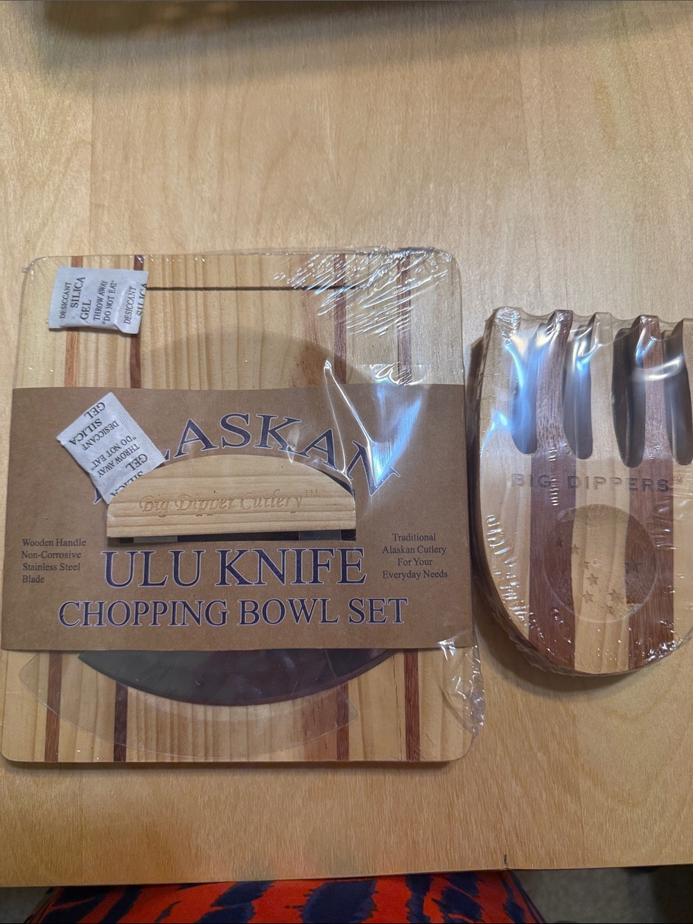 Ulu Company Alaskan Ulu Knife & Chopping Bowl Set - Natural Wood brand new.